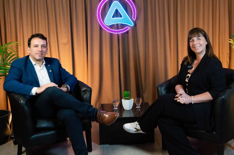 DGE: entre la mejora académica y la urgencia de que el docente enseñe y deje de ser padre.