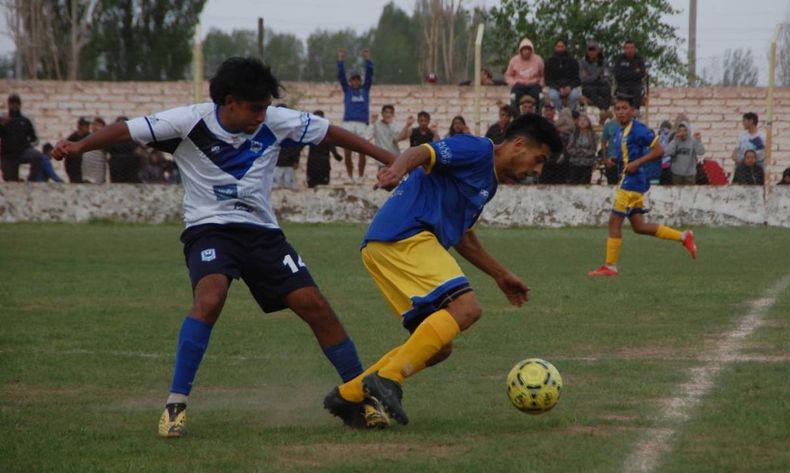 La Liga Malarg&uuml;ina de F&uacute;tbol recaud&oacute; fondos para los clubes locales.