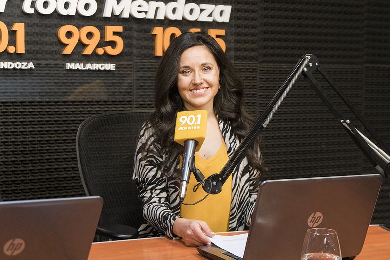Denia Gómez, una de las moderadoras en el debate por Medios Andinos