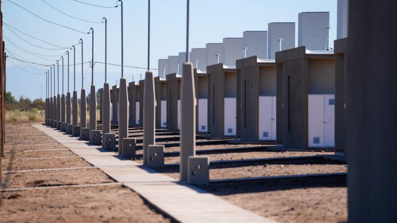 Cuántas viviendas sociales desadjudicó el IPV este año y cuáles fueron las irregularidades detectadas. Foto: Prensa Gobierno de Mendoza. Cuántas viviendas sociales desadjudicó el IPV este año y cuáles fueron las irregularidades detectadas. Foto: Prensa Gobierno de Mendoza.