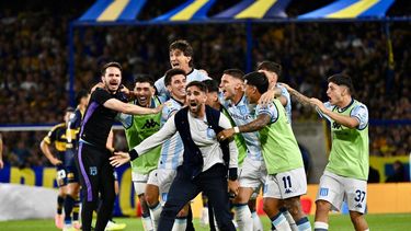 Racing Club eliminó a Boca y es finalista del Clausura. Racing Club eliminó a Boca y es finalista del Clausura.
