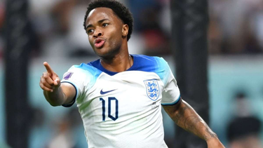 Sterling preocupado por su situación familiar.