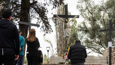 Semana Santa: la comunidad mendocina se reúne en el Calvario de Carrodilla para vivir el Vía Crucis.