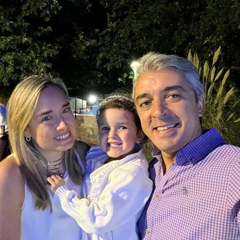 El intendente suele mostrarse públicamente junto a su esposa e hija.