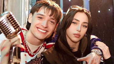 Peso Pluma y Nicki Nicole confirman su romance en un apasionado concierto en México