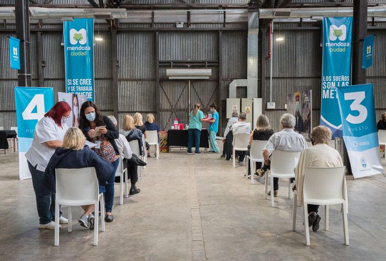 Vacunación mayores de 60 años, nave cultural, covid 19, coronavirus, vacunas, personas mayores