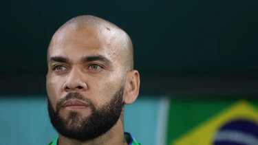 Dani Alves, cada hora lo compromete más su causa.