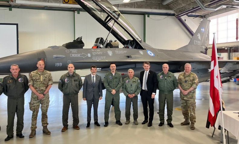 Milei y Petri sellaron la compra de los aviones de guerra F-16.