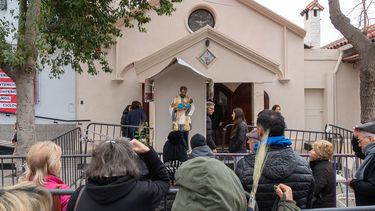 Con devoción y pedidos por trabajo, San Cayetano fue celebrado en Mendoza