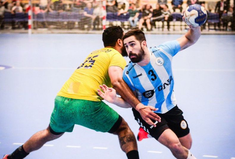 215018 ballhandball