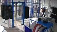 El ladrón fue captado por una cámara de seguridad del local.