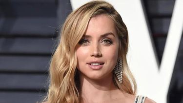 Ana de Armas es una de las grandes estrellas en esta película disponible en Netflix.