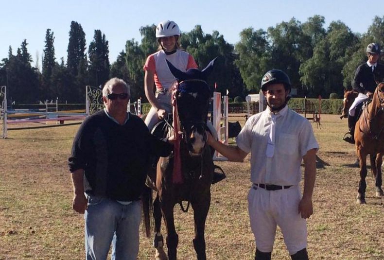 16 La familia Herrero. Hugo (padre), Celina (ganadora en 3 categorías) y Juan Gabriel Herrero (ganador altura 1.30 metros). Jueves 22 09 16