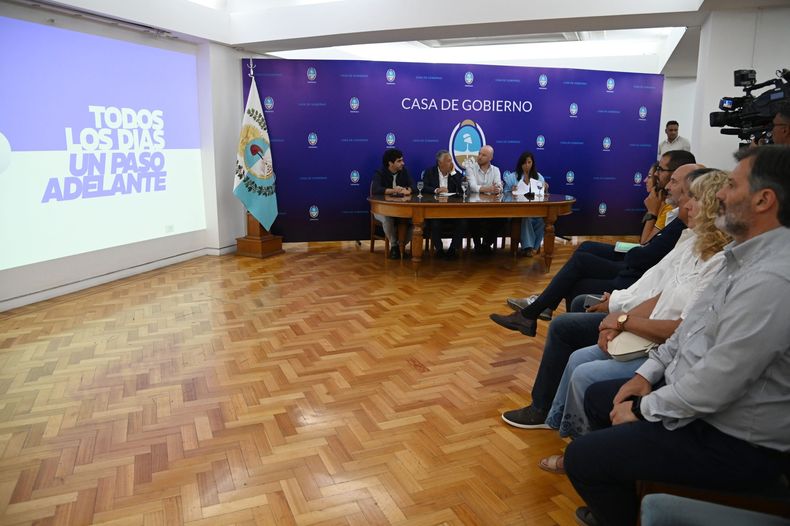 Alfredo Cornejo llamó a licitación para transformar 16 kilómetros del Acceso Sur y mejorar la conectividad