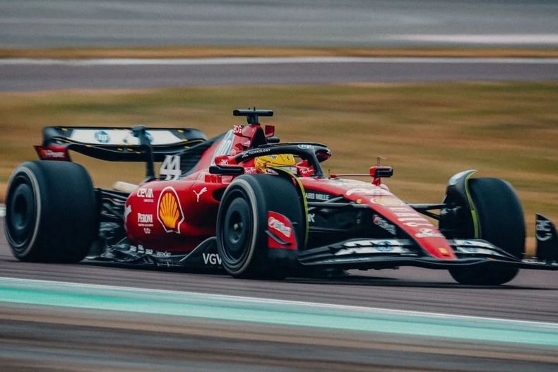 Lewis Hamilton la rompió y se quedó con la pole en la clasificación