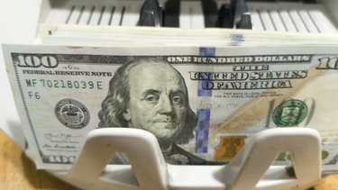 Dolar: El Gobierno quema sus libros e intervine a fondo para frenar la suba.