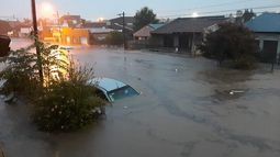 La ciudad de Bahía Blanca está con alerta roja tras la catástrofe climática que se desató en la madrugada de este viernes.