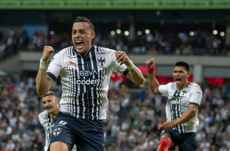Rogelio Funes Mori por tres en el triunfo de los Rayados.