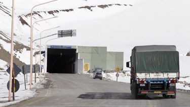 Sitio Andino | tunel internacional, paso a chile, aduana, frontera, habilitado, cortado, nieve, operativo, clima, corte, paso fronterizo, camiones, camioneros, tránsito, cola, auto