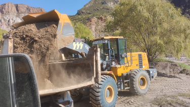 La Dirección Provincial de Vialidad continúa con los trabajos para reconstruir el camino que conecta con el Cañón del Atuel, en San Rafael.