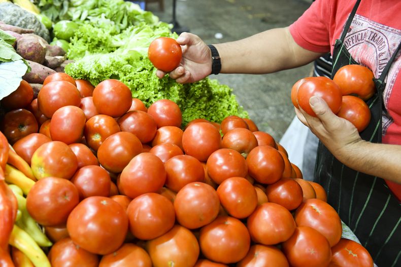 Los consumidores pagaron 4 veces más en agroalimentos de lo que cobraron los productores