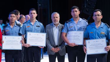 Cornejo participó del avto por los 214 años de la Policía de Mendoza