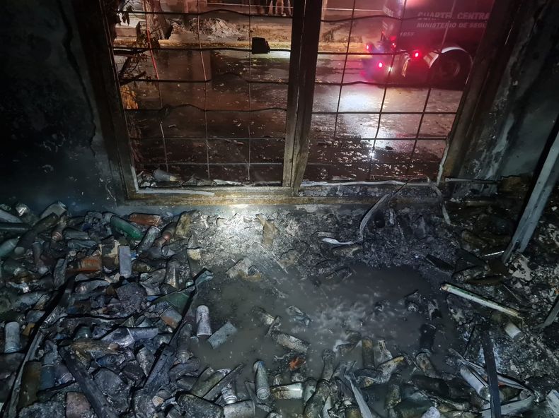 Las llamas consumieron todo: así quedó el comercio de Guaymallén tras el incendio.