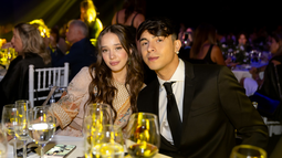 Rusherking y Ángela Torres muy acaramelados en la cena show de Luis Miguel