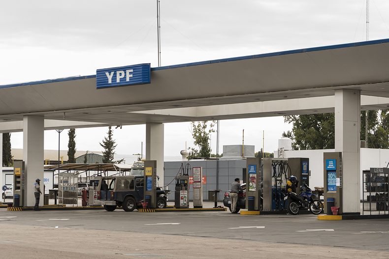 Con la prórroga de la suba de impuestos, el Gobierno busca amortiguar el impacto en los precios de los combustibles