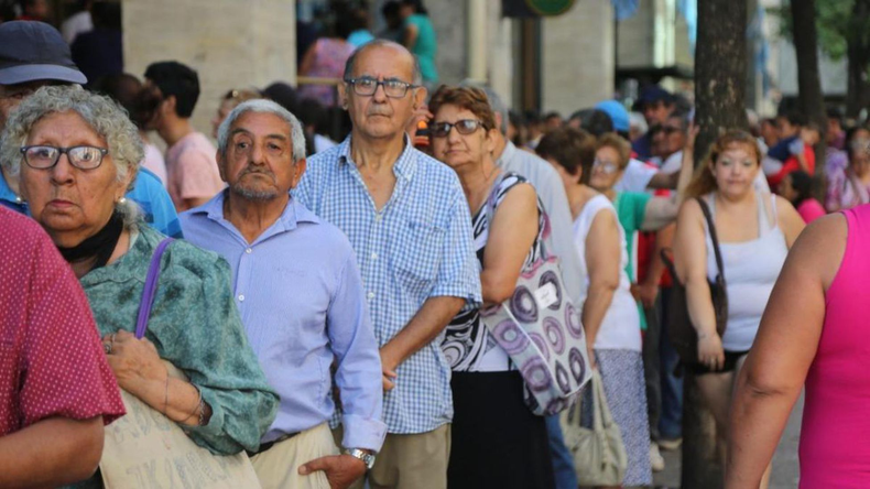 El bloque que conduce Miguel Ángel Pichetto presentará una ley para cambiar la fórmula jubilatoria ante las demoras del gobierno de Javier Milei.