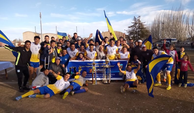 Deportivo Malargüe festejó en su cancha el título obtenido este domingo.