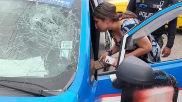 Sigue la violencia en Ecuador: una política fue atacada a balazos.