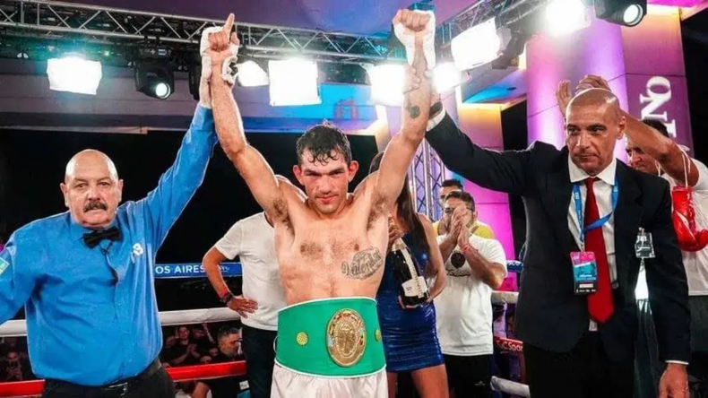 Boxeo: Juan Carrasco encendió el Luna Park con un triunfo fulminante