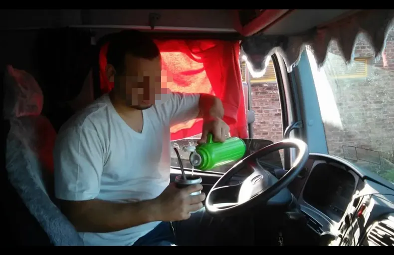 El hombre fue identificado por la Agencia Nacional de Seguridad Vial y le suspendieron la licencia para conducir el cami&oacute;n