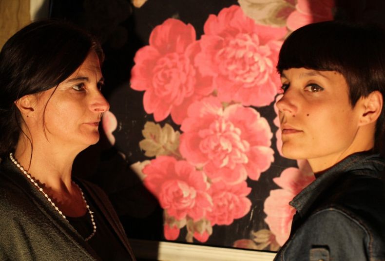 Elena Schnell y Miranda Sauervein protagonizan esta pieza teatral escrita y dirigida por Manuel García Migani.