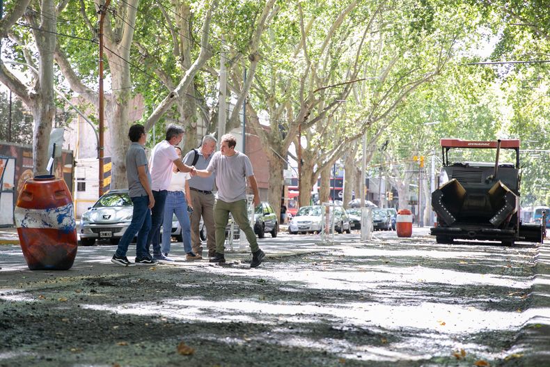 Ulpiano Suarez recorrió el inicio de obras de calles Mitre y Godoy Cruz.