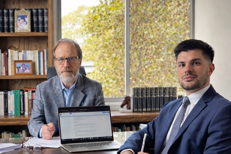 Carlos Aguinaga (medio) y Nicolás Lucero Garro (derecha)