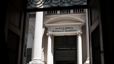 Flexibilización de encajes: el plan del BCRA para reactivar la economía y sus riesgos.