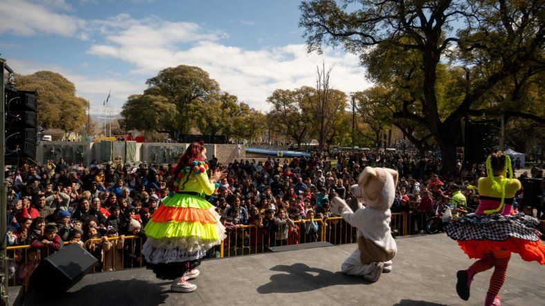 Festejo por el Día del Niño en la Plaza Independencia.