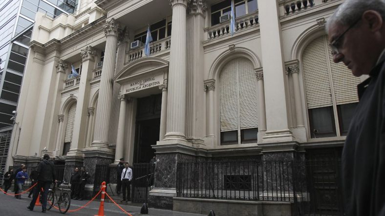 Altas tasas para poder sacar pesos