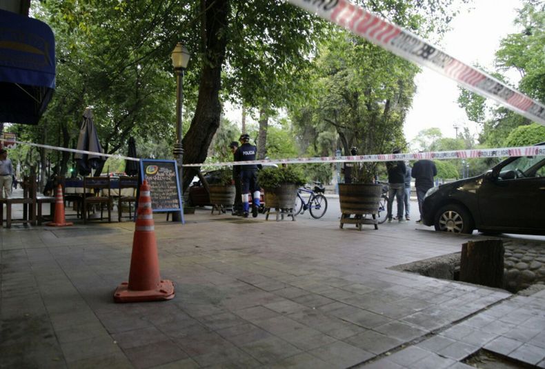 Joven apuñalado en la Plaza Independencia