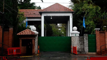 Hallaron muerto a un militar del Ejército en la Quinta de Olivos. Hallaron muerto a un militar del Ejército en la Quinta de Olivos.