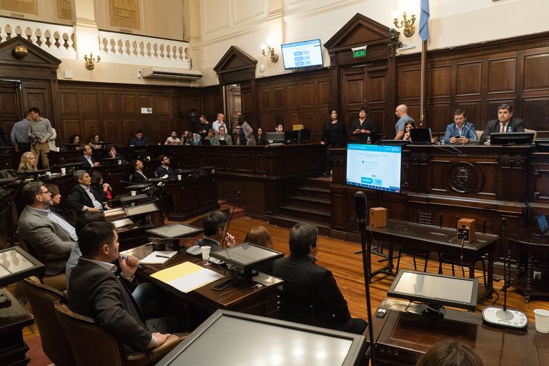 Cambia Mendoza apunta a tratar el proyecto de ley de Presupuesto este lunes. Continúan las negociaciones.