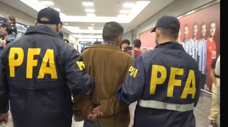 Video: cinco extranjeros con amplio prontuario fueron expulsados del país