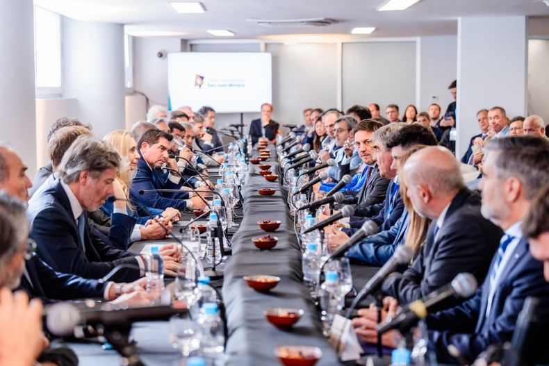 Funcionarios nacionales, gobernadores y sector privado se reunieron para lanzar la Mesa Federal de Minería. 