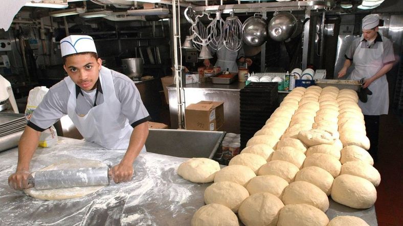 Subsidiar la cultura del trabajo: reingeniería urgente para un país quebrado