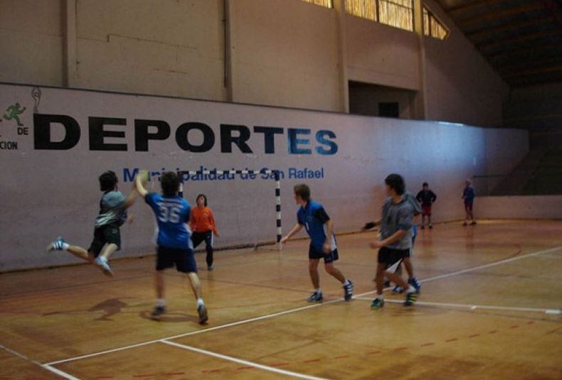 12  Se está jugando en San Rafael, el torneo Nacional Cadetes -C- de Balonmano--- Jueves 04.10-12