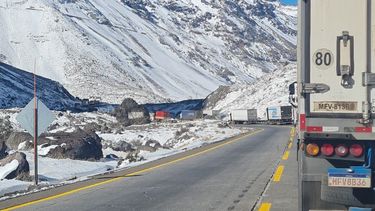 Se informa que es obligatoria la portación de cadenas para circular por la alta montaña.
