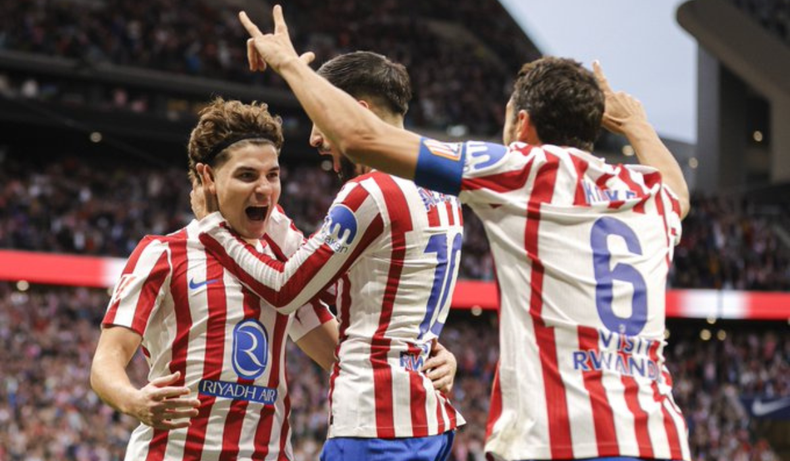 Con goles de Julián Álvarez y Thiago Almada, el Atlético de Madrid venció al Sevilla de Almeyda
