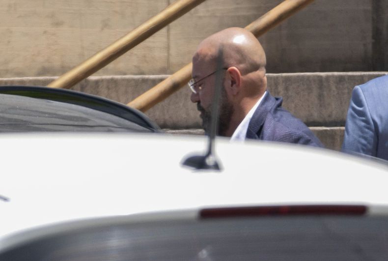 El exfuncionario declaró durante una hora y media y no respondió preguntas.